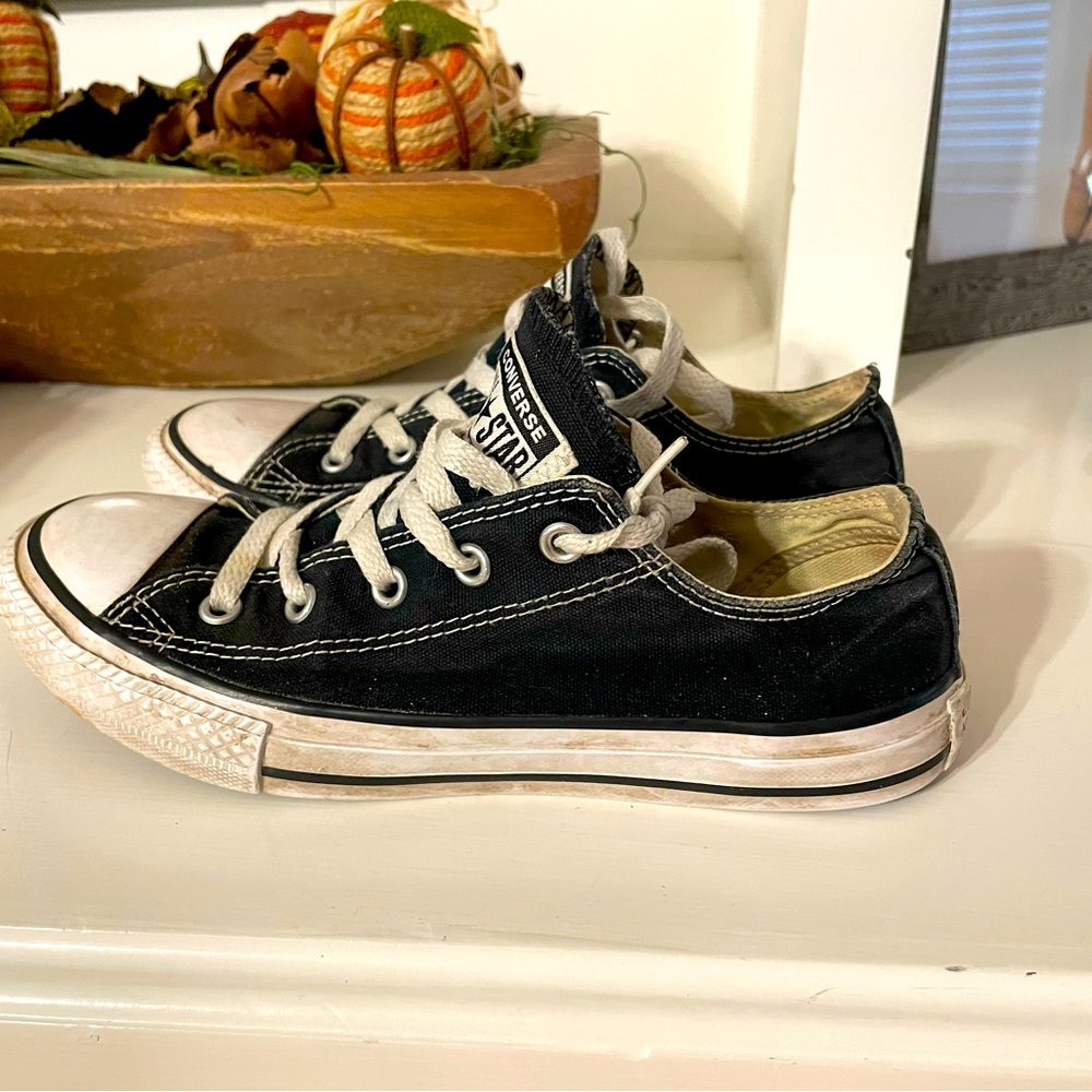 Black converse - Picture 2 of 2
